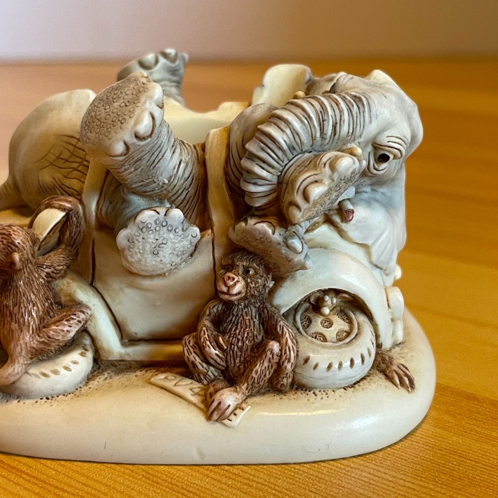 Vintage Harmony Kingdom Blue Box Series -- "Heavy Petting" - Picture 3 of 6